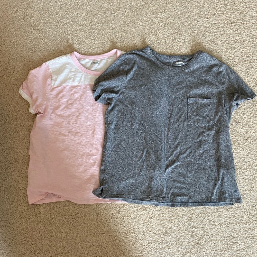 Old Navy - set of 2 boyfriend style tee shirts